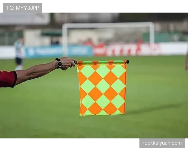 助理裁判职责全解析：边线判罚与越位判定的关键规则拆解