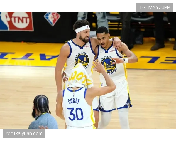 乔丹·汤普森训练完直接去超市抢购蛋白粉，店员说他一周买空三次货架