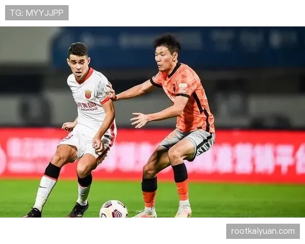 克鲁伊夫高位逼抢如何重塑防线撕裂与球队控制力？